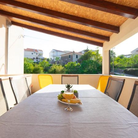 Apartman Marel Zrnovnica Exterior photo
