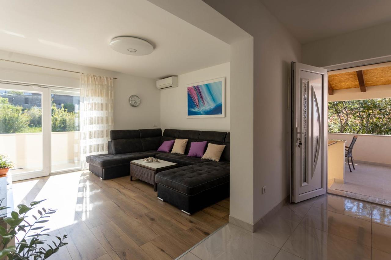 Apartman Marel Zrnovnica Exterior photo